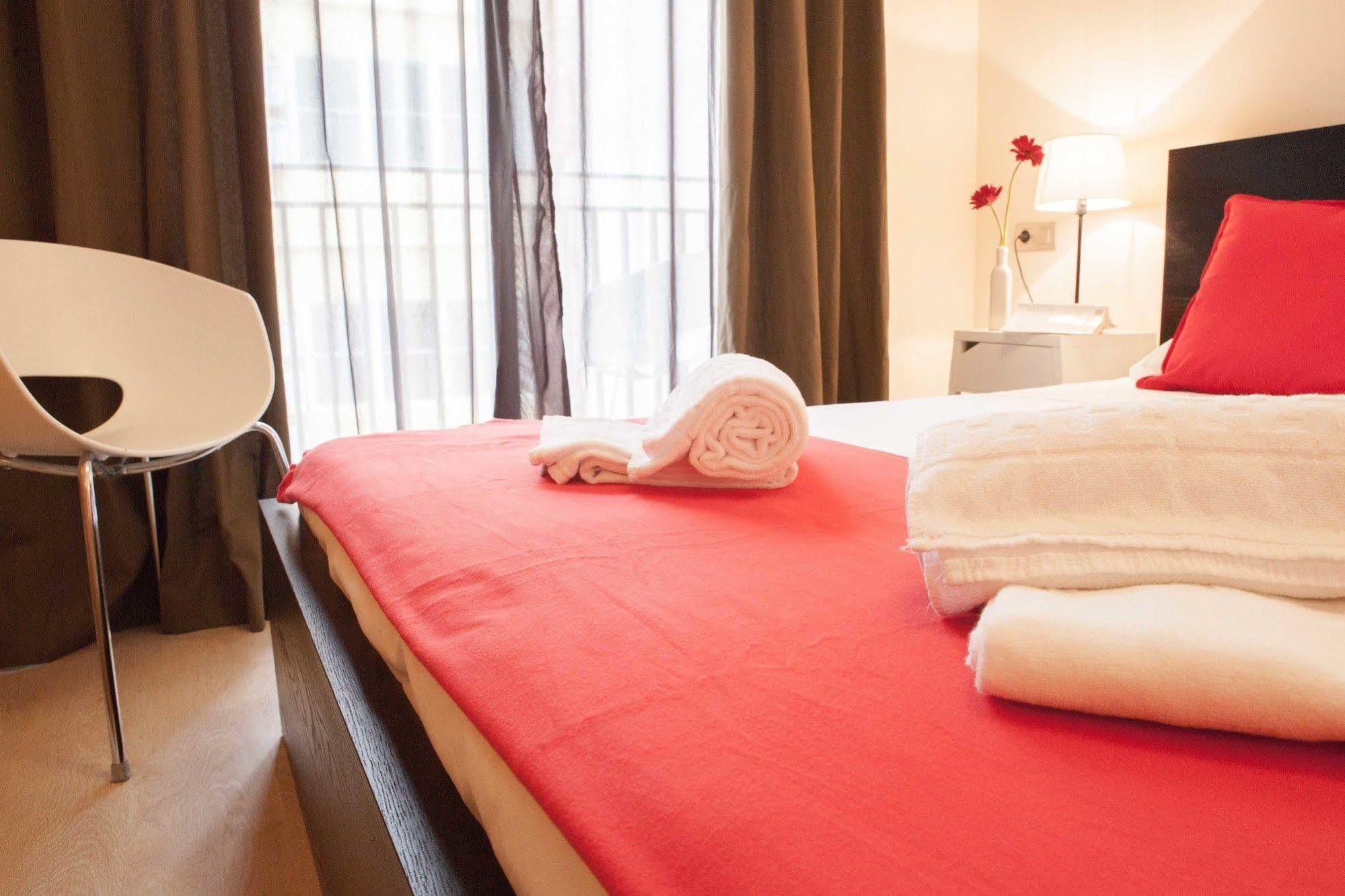 Hulot B&B Valencia Room photo