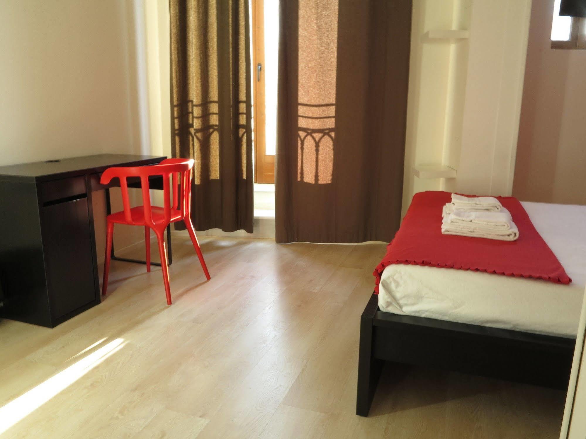 Hulot B&B Valencia Room photo